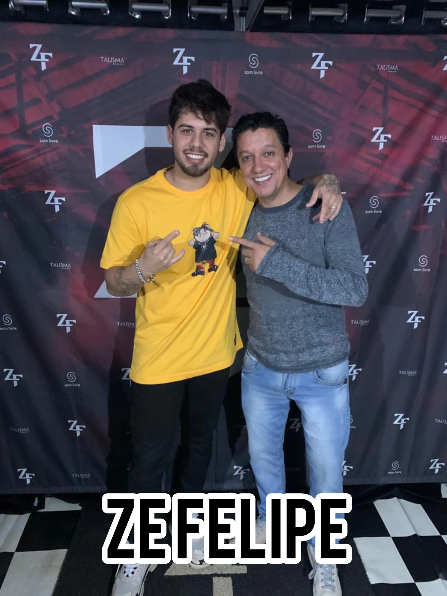 Pedrinho com artista